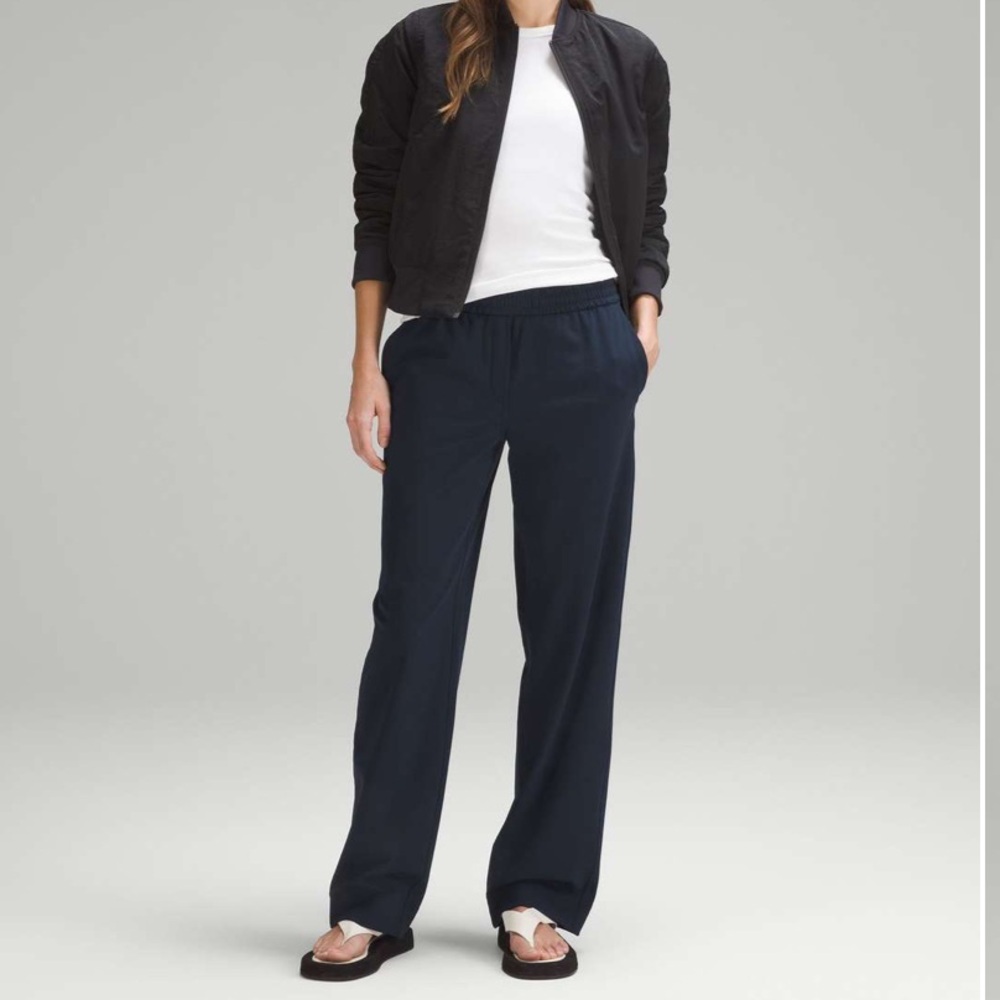 Lululemon Luxtreme Mid-Rise Straight-Leg Trouser
True Navy